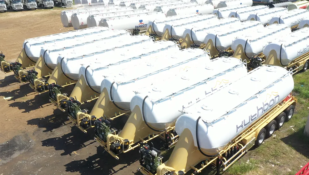 مقطورات نقل السوائل والمساحيق