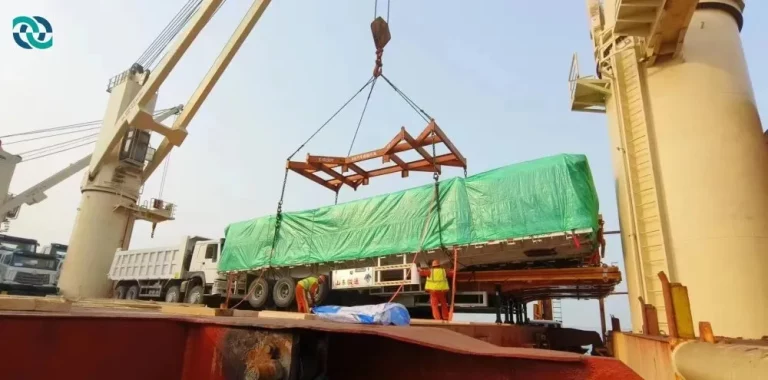 نصف المقطورة تغادر إلى زيمبابوي