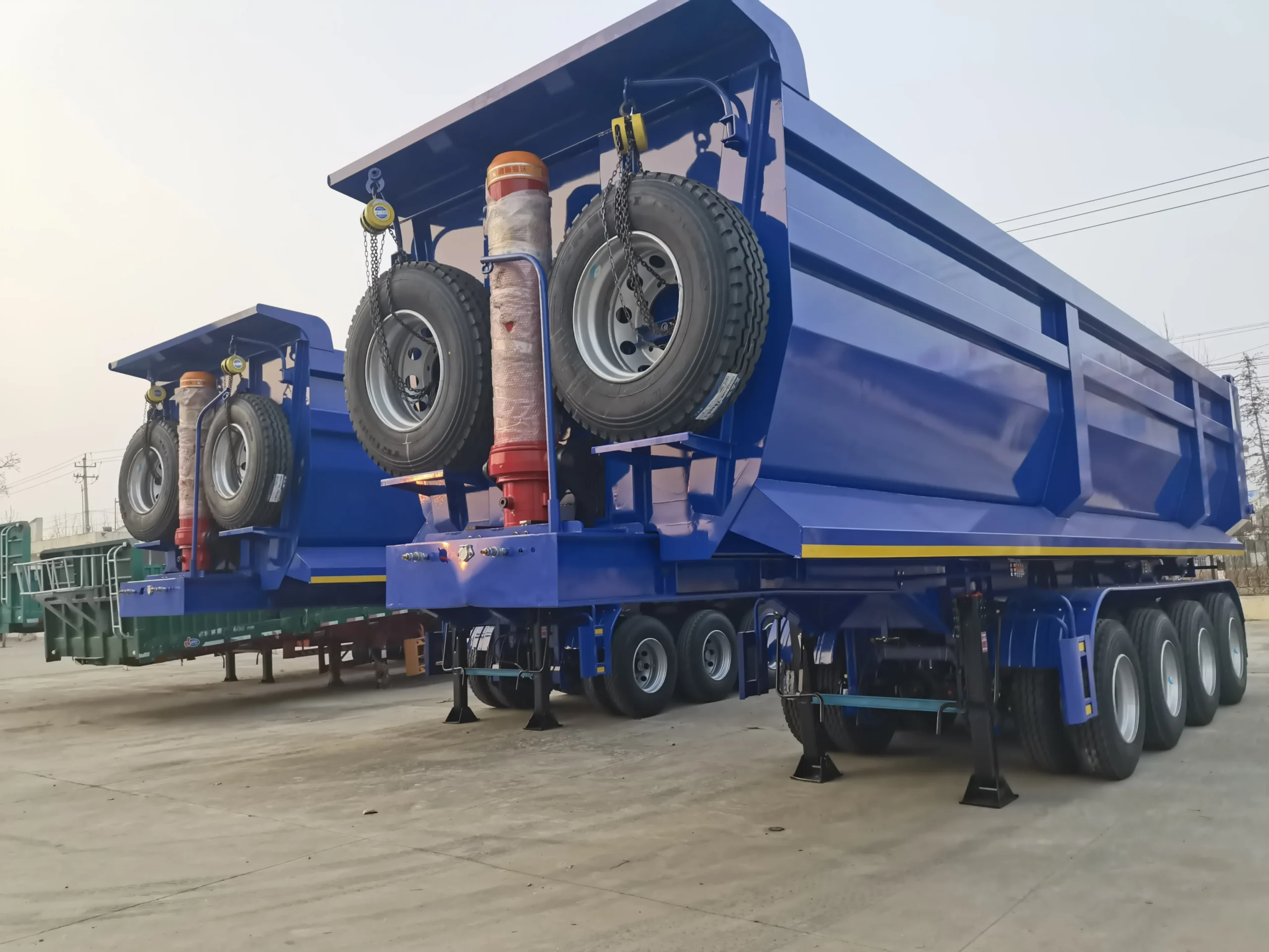 4 Axle Rear Dump Semi Trailer with Air Suspension, 100 Ton Class