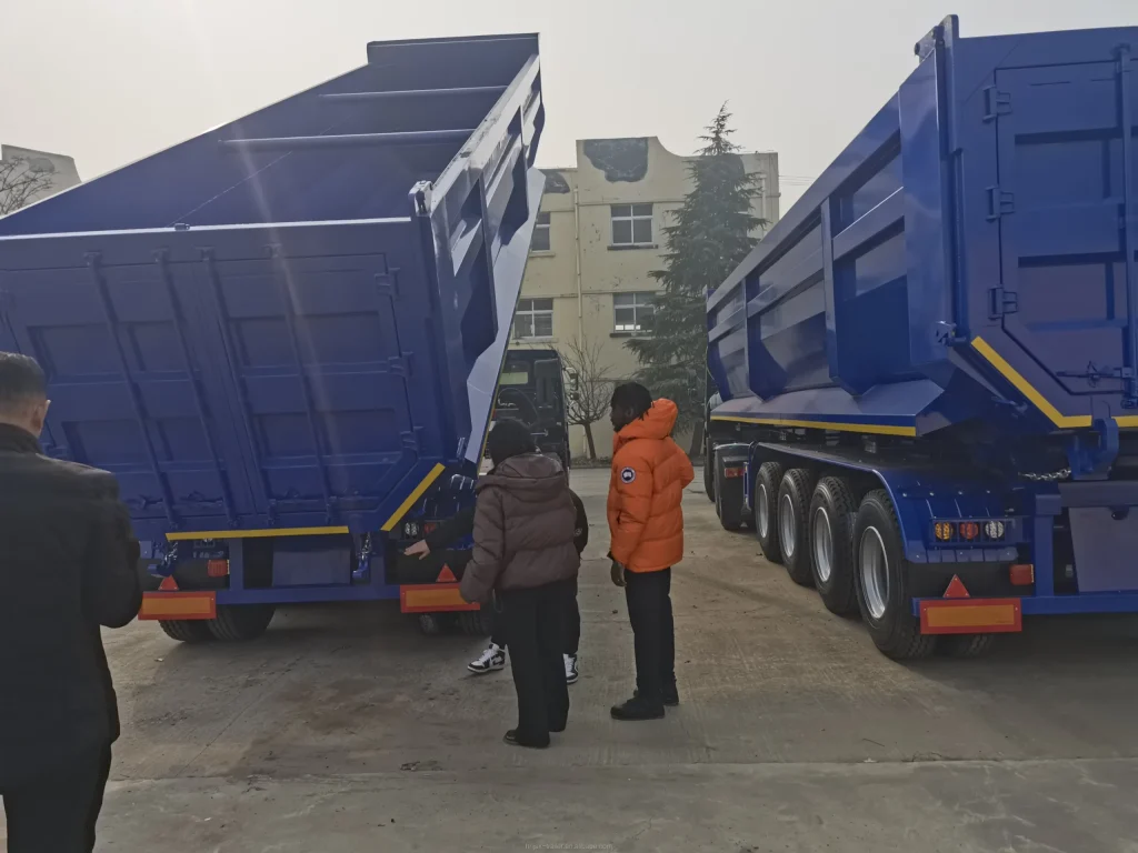 Rear gate and four-axle group of the air suspension dump trailer