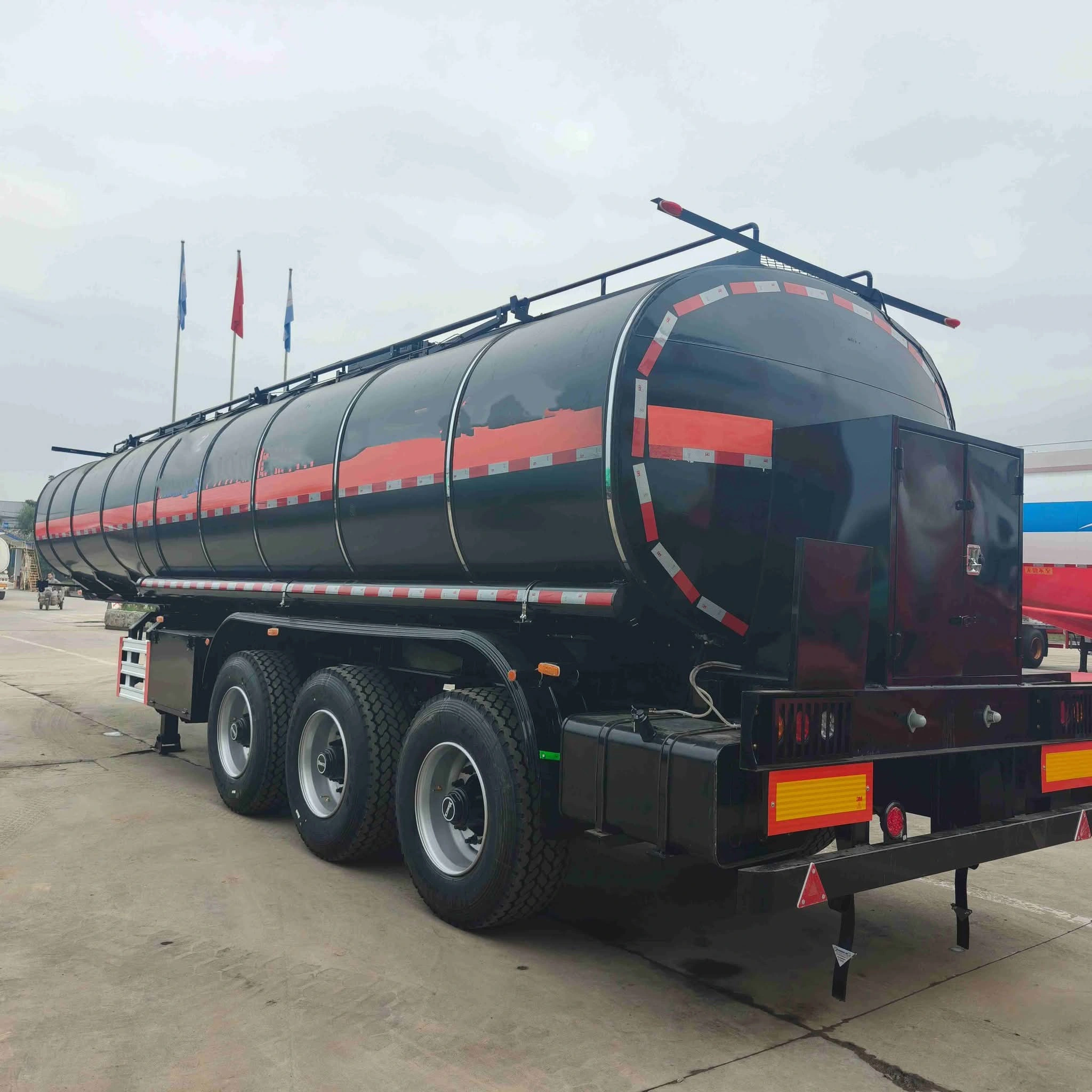 Mounted equipment on the insulated bitumen tanker trailer