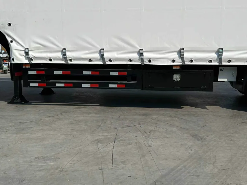 Lower curtain buckles above the side guard and toolbox on the 5 axle curtain side trailer