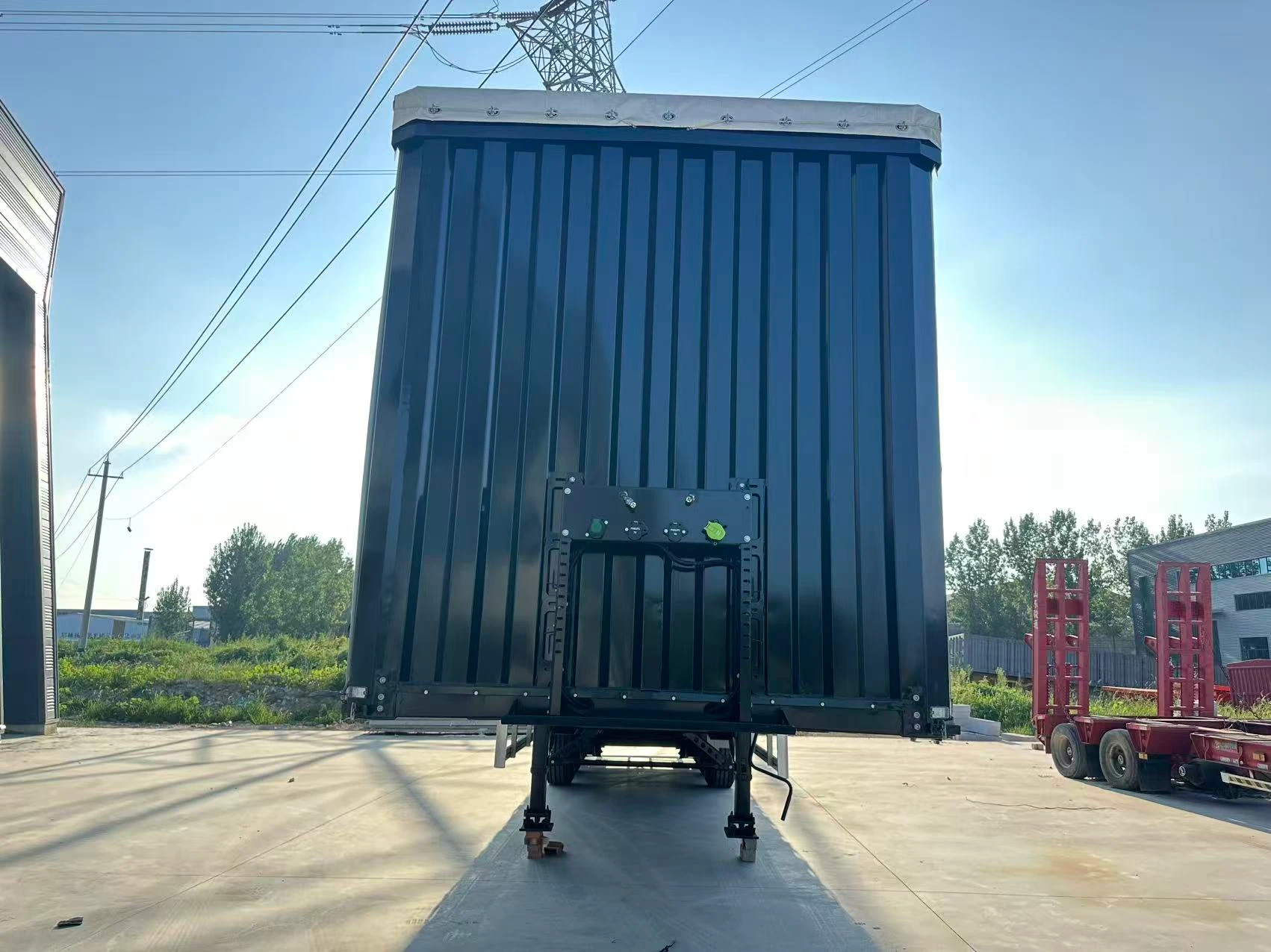 Front bulkhead of the 3 axle curtain side semi trailer